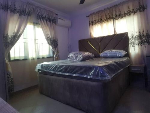 3JD Lavishly Furnished 3-Bed Apartment