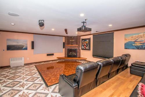 Adventure Suites - image 7