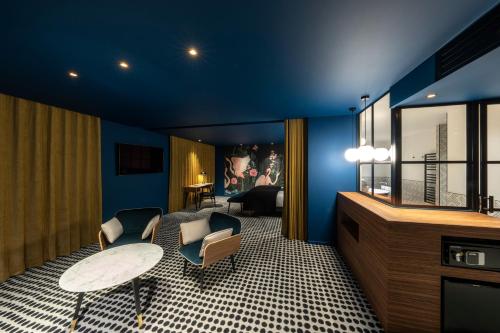 room detail thumbnail 0