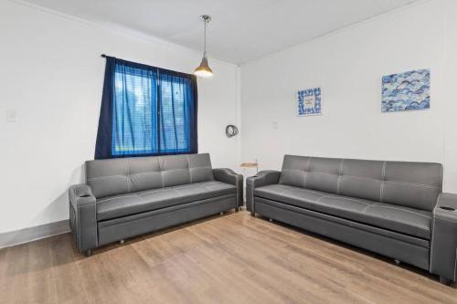 4 BR Single Story w/Studio Unit_Grill_Near beach in Long Beach, USA