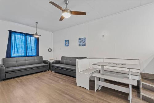 4 BR Single Story w/Studio Unit_Grill_Near beach in Long Beach, USA
