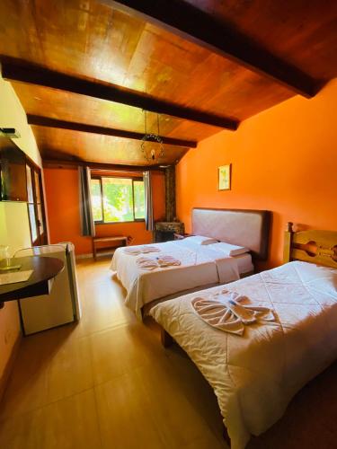 2 double beds, 2 twin beds