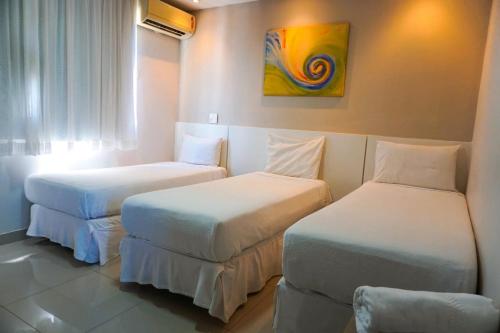 3 twin beds