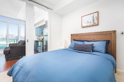 Cozy 1BR Condo by Lakeshore!