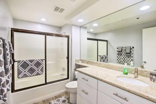Modern Palm Springs Condo with Pool and Hot Tub Access! - image 28