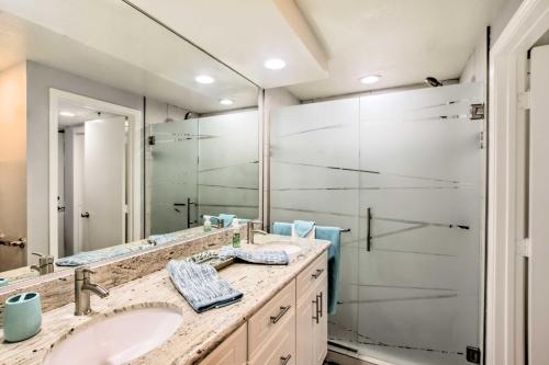 Modern Palm Springs Condo with Pool and Hot Tub Access! - image 32