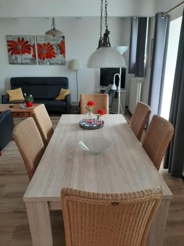 Vroeleneind in Verspreide huizen