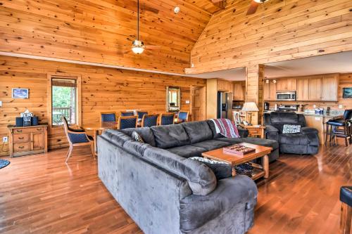 Fleetwood Cabin with Hot Tub Near Blue Ridge Pkwy! - image 10