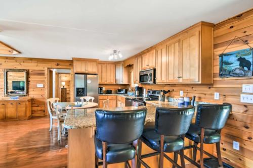 Fleetwood Cabin with Hot Tub Near Blue Ridge Pkwy! - image 11