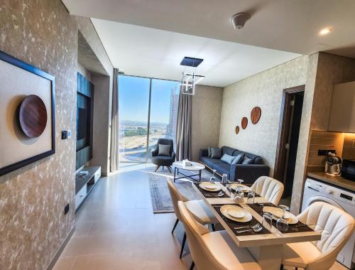 STAY BY LATINEM Luxury 2BR Holiday Home CV B1614 near Burj Khalifa, Дубай
