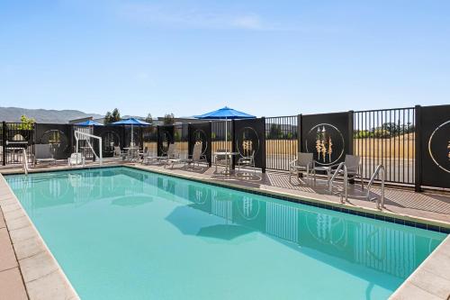 Holiday Inn Express & Suites - Ukiah, an IHG Hotel