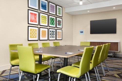ห้องประชุม / บอลรูม, Holiday Inn Express And Suites Ukiah By IHG in อูไคย่า (CA)