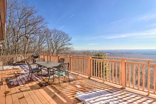 Albrightsville Home Deck and Panoramic Valley View! in Albrightsville, USA