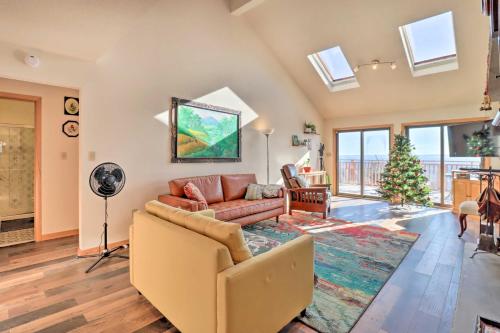 Albrightsville Home Deck and Panoramic Valley View! in Albrightsville, USA