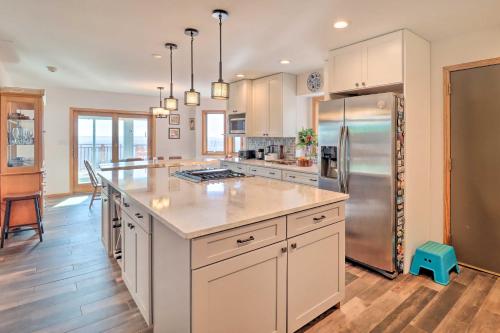 Albrightsville Home Deck and Panoramic Valley View! in Albrightsville, USA