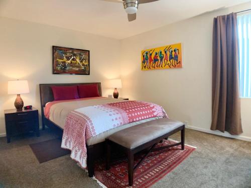 Central Palm Springs One Bedroom with Balcony & Pool in Palm Springs, USA