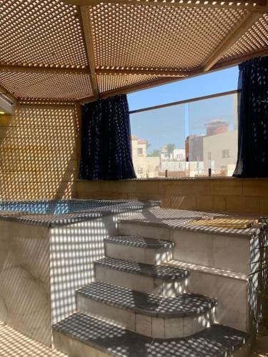 4-Bedroom Apartment with Seaview Balcony & Shared Infinity Pool on the Roof with Seaview