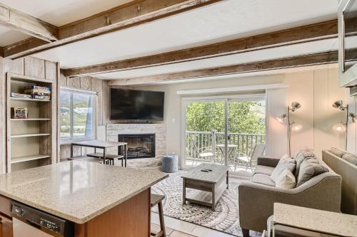 NEW LISTING! Amazing Lake and Mountain Views at this Dillon Condo! condo in Dillon, USA