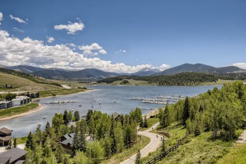 NEW LISTING! Amazing Lake and Mountain Views at this Dillon Condo! condo in Dillon, USA