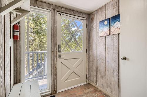 NEW LISTING! Amazing Lake and Mountain Views at this Dillon Condo! condo in Dillon, USA