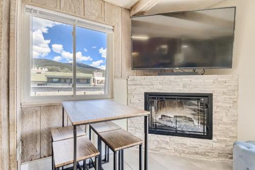 NEW LISTING! Amazing Lake and Mountain Views at this Dillon Condo! condo in Dillon, USA