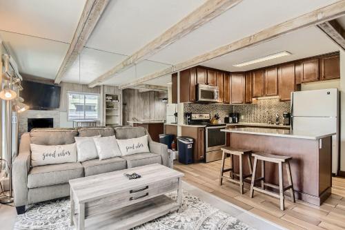 NEW LISTING! Amazing Lake and Mountain Views at this Dillon Condo! condo in Dillon, USA