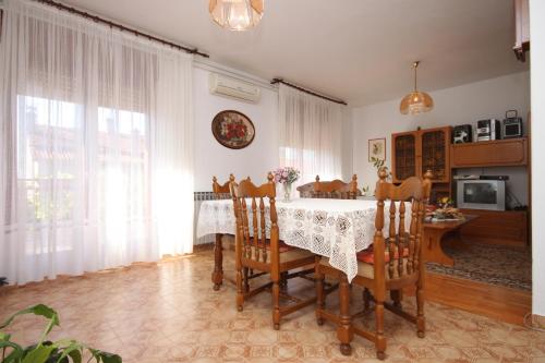 Apartments with a parking space Pula - 7313 - image 6