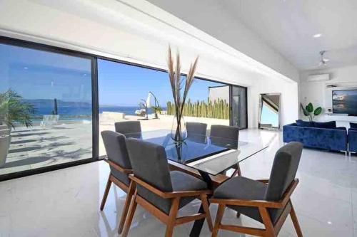 Unique Villa Infinity Pool & Espiritu Santo Island View in La Paz, Mexico