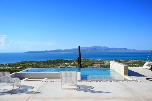 Unique Villa Infinity Pool & Espiritu Santo Island View in La Paz, Mexico