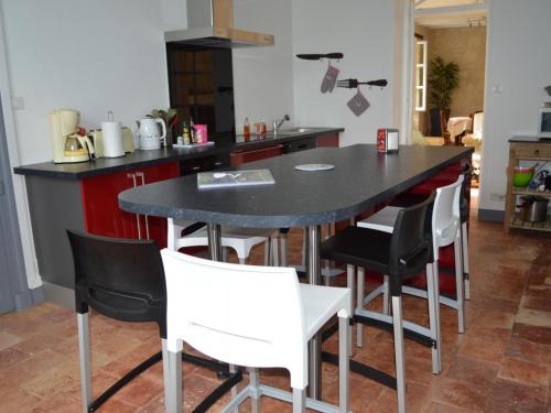 Charmante maison avec jardin prive, cheminee et WIFI - FR-1-381-67 in Seuilly