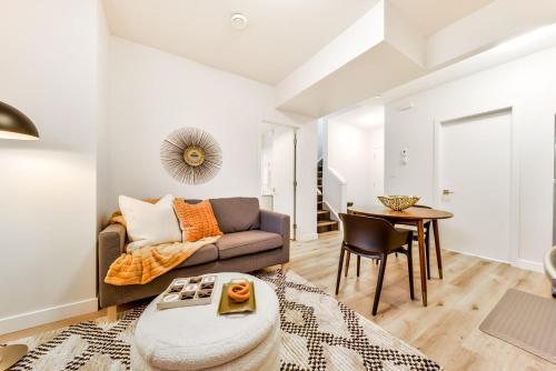 Cozy Nordic Utopia, Bsmt Suite near WEM & DT, King Bed, WiFi