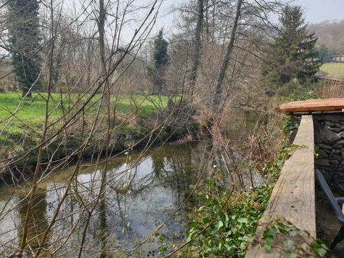 Les berges du Job in Malvezie