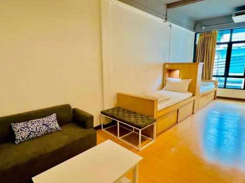 room detail thumbnail 1