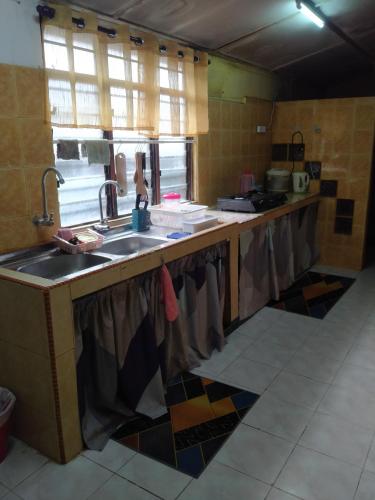 Kitchen, Ali Homestay Desa Permai Bukit Kuang   in Kemaman