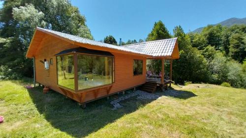 Cabaña a orilla del río Liucura