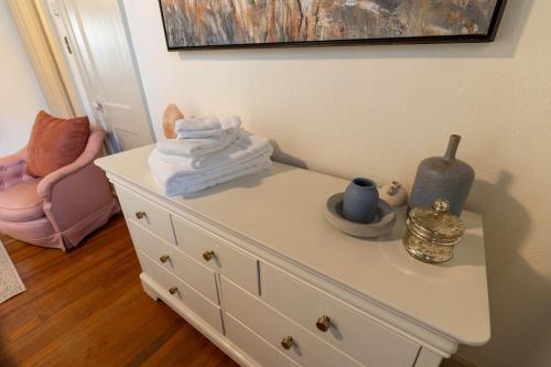 Historic Revival Midtown Memphis Duplex 64 Yes Pets Fast Wifi Free Parking in Memphis, USA