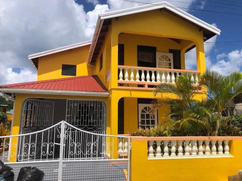 B&B Bridgetown - DonaMae 2 story Barbados House - Bed and Breakfast Bridgetown