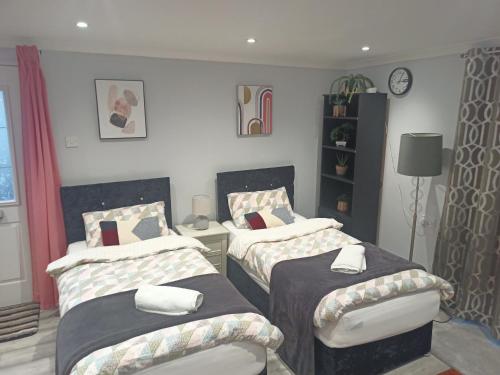 Brand New Cosy Apartment 3 Sleep, Garden access Free Wi-Fi & Parking