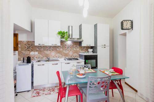 Centro, Stile Siciliano, Balconi E Terrazzino Interno Parcheggio Alfycodindia - Catania