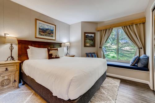 Kick back in our mountain getaway! Nearby outdoor activities and more! condo in Keystone, USA
