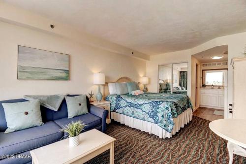 Sleeps 4: Family-Friendly Beach Condo and Resort in Daytona Beach, USA