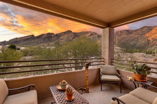 . STUNNING Views of Ventana Canyon, Mountains AND City Lights!