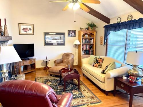 Mountainside 202 Townhome - Pet Friendly in Swiss, USA