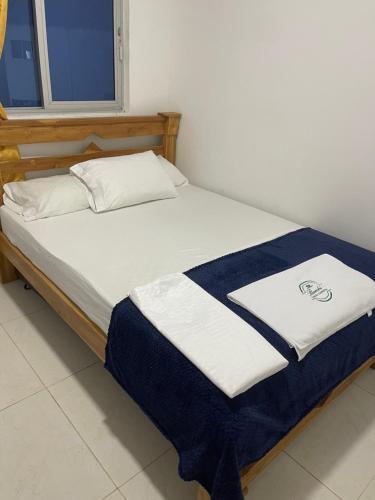 1 queen bed, 1 double bed