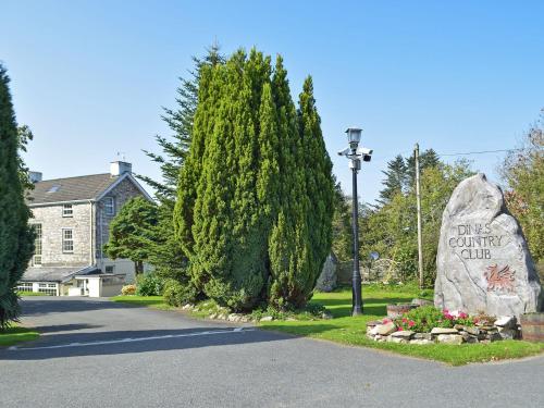 Old Chapel Cottage - Dinas Country Club