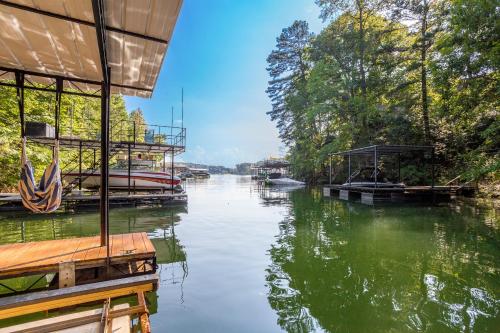 Hideaway Cove on Lake Lanier! in Murrayville, USA
