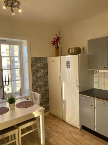 Entire Town House on Ground floor front of Lake in Marsta