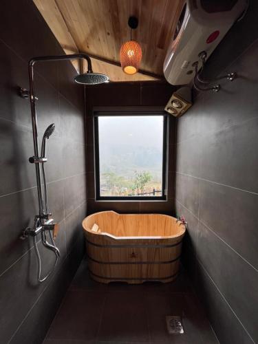 Shower, S Plus Bungalow in Lao Chải Tả Ván