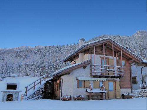  Delightful hut with spectacular views of the Pale di San Martino in 38054 Tonadico