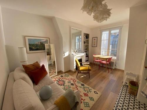 Modern Appartement w/ Tour Eiffel View in the 7th